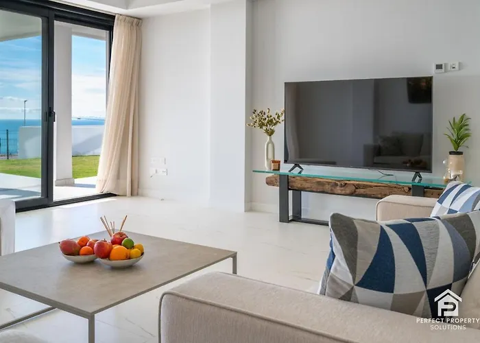 Azata Ground-floor Gem With Huge Garden And Terrace Estepona