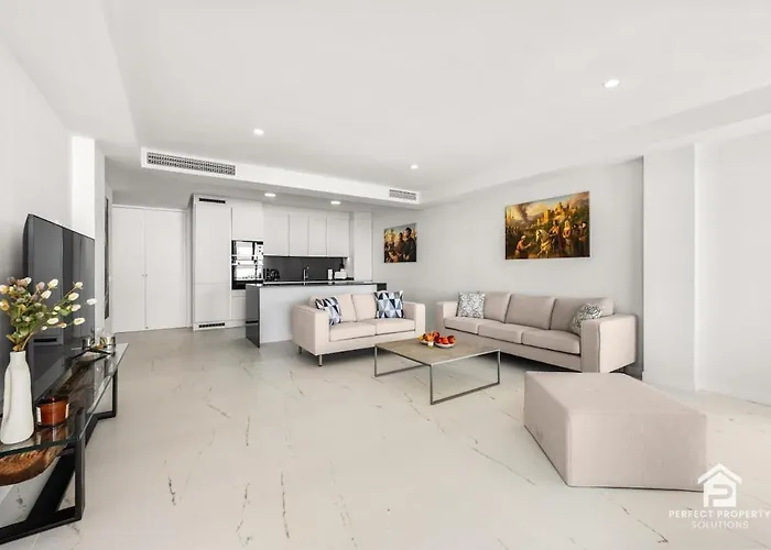 Azata Ground-floor Gem With Huge Garden And Terrace