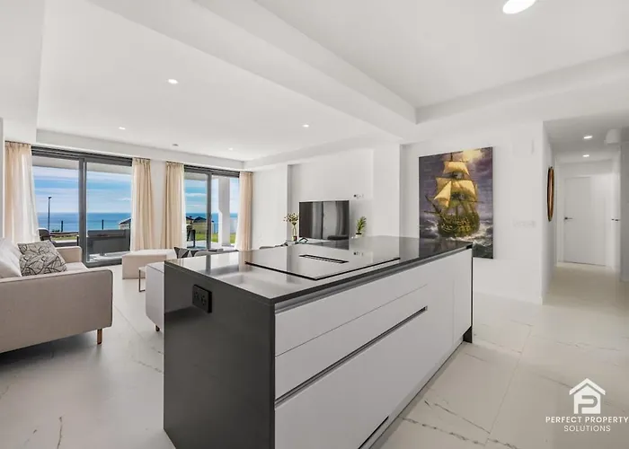 Azata Ground-floor Gem With Huge Garden And Terrace Estepona