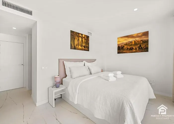 Lejlighed Azata Ground-floor Gem With Huge Garden And Terrace Estepona