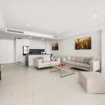 Azata Ground-floor Gem With Huge Garden And Terrace