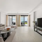 Apartmán Azata Ground-floor Gem With Huge Garden And Terrace *