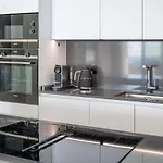 Apartmán Azata Ground-floor Gem With Huge Garden And Terrace