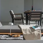 Azata Ground-floor Gem With Huge Garden And Terrace Apartmán