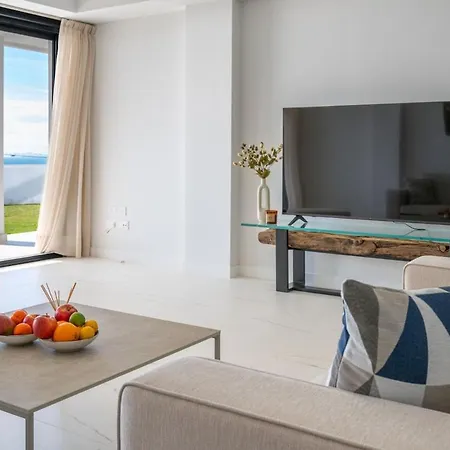 Azata Ground-floor Gem With Huge Garden And Terrace Estepona