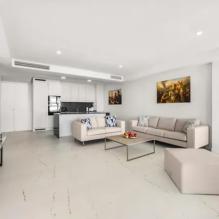 Azata Ground-floor Gem With Huge Garden And Terrace
