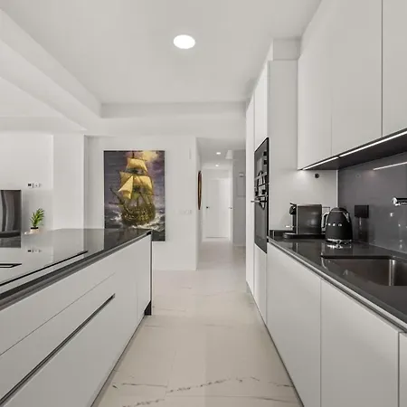 아파트 Azata Ground-floor Gem With Huge Garden And Terrace