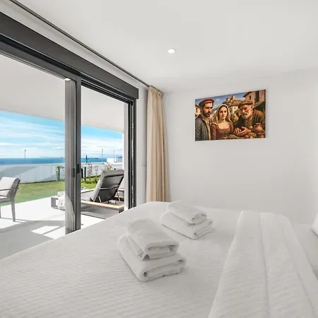 Azata Ground-floor Gem With Huge Garden And Terrace * 에스테포나