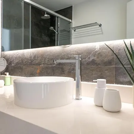 Azata Ground-floor Gem With Huge Garden And Terrace 아파트