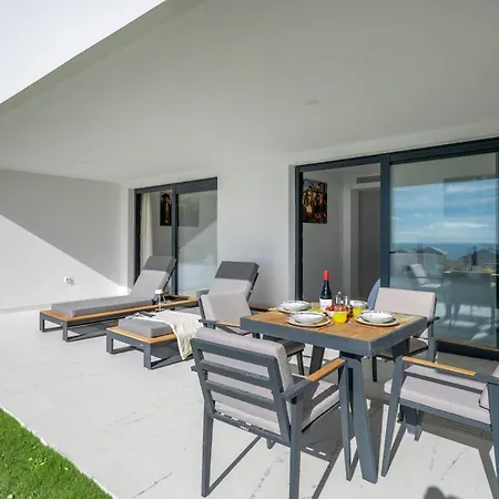 Azata Ground-floor Gem With Huge Garden And Terrace 아파트