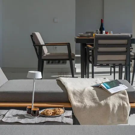 Azata Ground-floor Gem With Huge Garden And Terrace 아파트