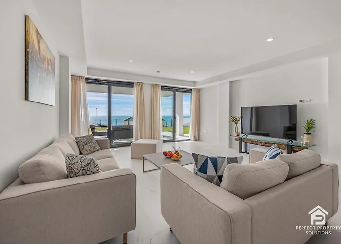 Apartment Azata Ground-floor Gem With Huge Garden And Terrace Estepona