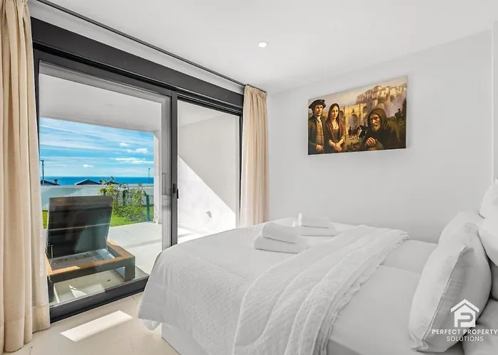 Apartment Azata Ground-floor Gem With Huge Garden And Terrace Estepona