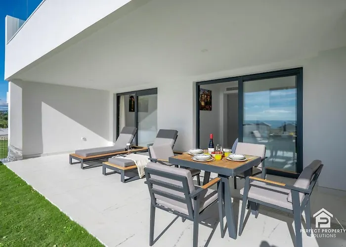 Azata Ground-floor Gem With Huge Garden And Terrace Apartment