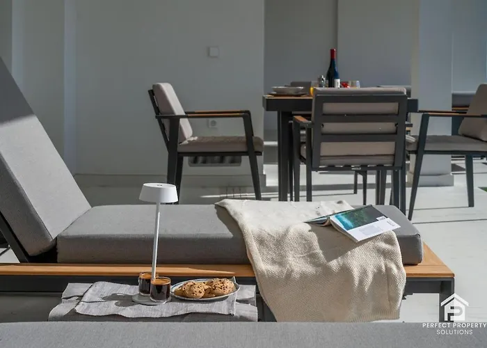 Azata Ground-floor Gem With Huge Garden And Terrace Apartment